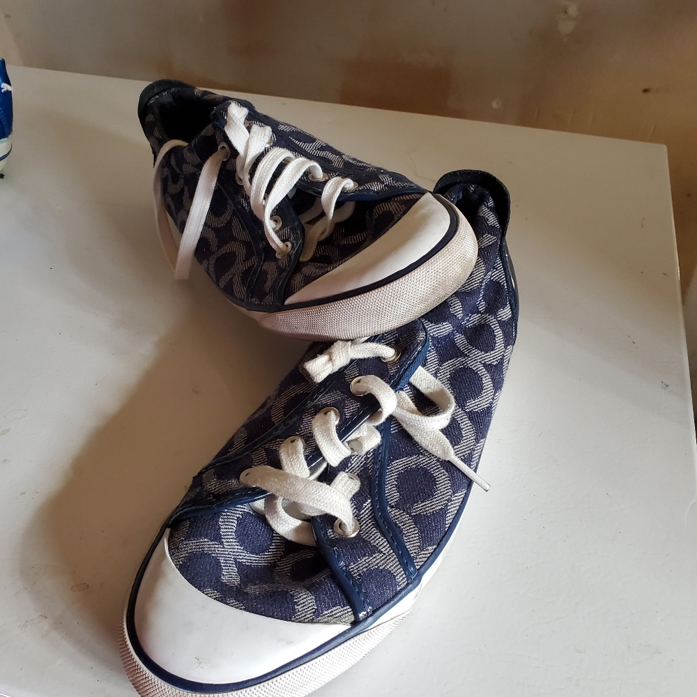 Shoes - Picture 3 of 9